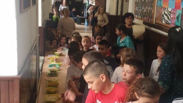 ЧУВАЈУ ТРАДИЦИЈУ ШАРЕНОГ УСКРСА: Изложба у школи у Белом Блату