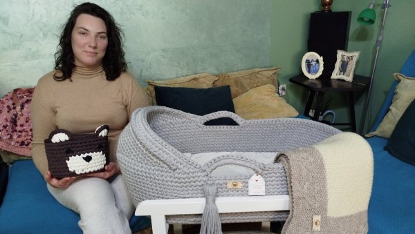 АНЏЕЛКИНЕ ХЕКЛАНЕ КОЛЕВКЕ: Док чека запослење у струци, Параћинка савладала вештину ручног рада АНЏЕЛКИНЕ ХЕКЛАНЕ КОЛЕВКЕ: Док чека запослење у струци, Параћинка савладала вештину ручног рада