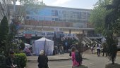 200 САТИ ТЕРОРА: Дивљаштво блокадера над људима у РТС-у се наставља