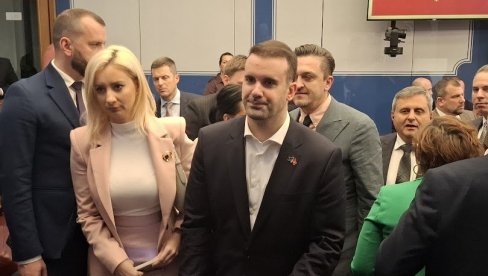СПАЈИЋ ТРЧИ ПОЧАСНИ КРУГ: Скупштина Црне Горе ипак усвојила закон и потврдила споразум са Емиратима СПАЈИЋ ТРЧИ ПОЧАСНИ КРУГ: Скупштина Црне Горе ипак усвојила закон и потврдила споразум са Емиратима