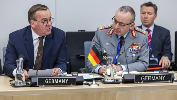 ПИСТОРИЈУС ПОРУЧИО ЗЕЛЕНСКОМ: Украјина не треба да пристане на најновији Трампов предлог ПИСТОРИЈУС ПОРУЧИО ЗЕЛЕНСКОМ: Украјина не треба да пристане на најновији Трампов предлог