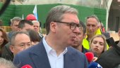 СВАКО СВОМЕ ЈАТУ Вучић на питање Новости о признању за Наташу Кандић - Ја сам то добио из Грачанице, она из Приштине...