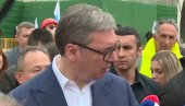 НАТЕРАЛИ СУ ИХ ДА СКЛОНЕ ОНО ШТО ЈЕ БИЛО ИСПИСАНО НА ЋИРИЛИЧКОМ ПИСМУ, ПОНИЖАВАЛИ ИХ Вучић о дочеку блокадера у Хрватској