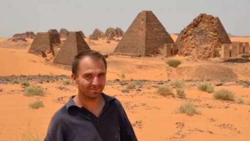 PISAC KOJI ŽIVI ONO ŠTO PIŠE: Viktor Lazić se družio sa piratima, prelazio hiljade kilometara Ladom Nivom i 15 godina proveo na putovanjima PISAC KOJI ŽIVI ONO ŠTO PIŠE: Viktor Lazić se družio sa piratima, prelazio hiljade kilometara Ladom Nivom i 15 godina proveo na putovanjima