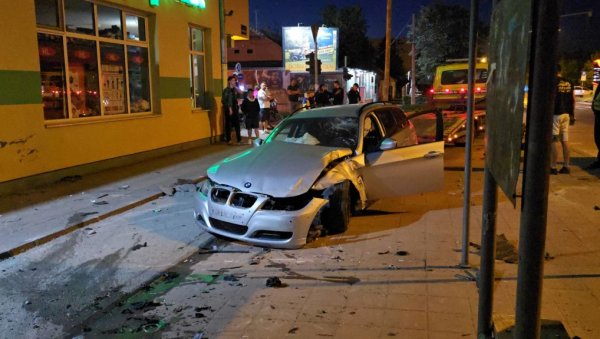 ДВОЈЕ ОТПУШТЕНО ИЗ БОЛНИЦЕ, ДВОЈЕ ЈОШ НА ЛЕЧЕЊУ: Утврђује се узрок прексиноћне саобраћајне несреће У Новом Саду
