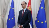 ПРЕМИЈЕР МАЦУТ ОСУДИО ВАНДАЛСКИ ЧИН У НОВОМ САДУ: Захтевам да се починилац у наредним сатима пронађе