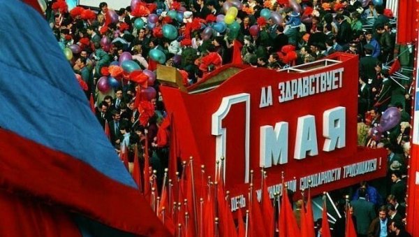 ОСТАЛИ ПЕСМА И РАЖЊИЋИ: Дописник Новости сведок промене прославe 1. маја у Русији (ФОТО) ОСТАЛИ ПЕСМА И РАЖЊИЋИ: Дописник Новости сведок промене прославe 1. маја у Русији (ФОТО)