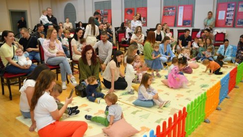 ХУМАНИТАРНИ КОНЦЕРТ У БИЈЕЉИНИ: Моцартове мелодије за бебе Семберије