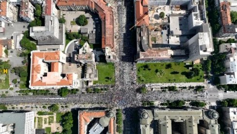 NE ZNAM ŠTO SE PRAVE LUDI Vučić o uranku blokadera - Jedan tužni skup NE ZNAM ŠTO SE PRAVE LUDI Vučić o uranku blokadera - Jedan tužni skup