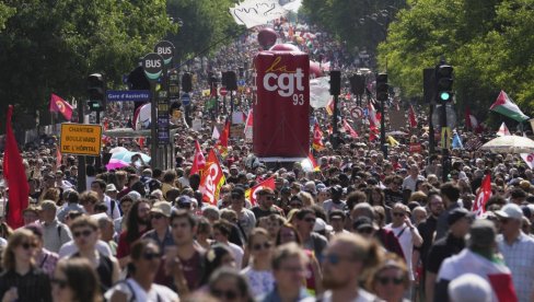 ФРАНЦУСКИ МИНИСТАР УНУТРАШЊИХ ПОСЛОВА:Првомајска парада прошла боље од очекиваног ФРАНЦУСКИ МИНИСТАР УНУТРАШЊИХ ПОСЛОВА:Првомајска парада прошла боље од очекиваног