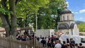TUGA DO NEBA: Žena koja je preživela tragediju u Topoli ne zna da su joj najmiliji poginuli