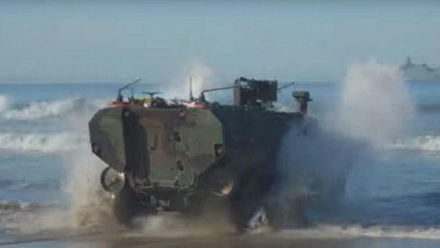 AMERIČKA REVOLUCIJA U AMFIBIJSKOM RATOVANJU: Američki oklopnjak koji pliva i pogađa s preciznošću snajpera (VIDEO) AMERIČKA REVOLUCIJA U AMFIBIJSKOM RATOVANJU: Američki oklopnjak koji pliva i pogađa s preciznošću snajpera (VIDEO)