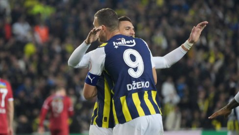 NE ŽELE IH U FENERU: Tadić i DŽeko primili loše vesti, Murinjo ih precrtao sa spiska NE ŽELE IH U FENERU: Tadić i DŽeko primili loše vesti, Murinjo ih precrtao sa spiska