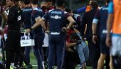 STRAŠNE SCENE U ITALIJI: Trener Torina se srušio tokom utakmice (FOTO) STRAŠNE SCENE U ITALIJI: Trener Torina se srušio tokom utakmice (FOTO)