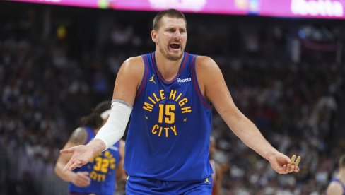TO JE POSLEDNJA STVAR KOJA MI JE NA UMU: Nikola Jokić nakon pobede odbrusio novinaru (VIDEO) TO JE POSLEDNJA STVAR KOJA MI JE NA UMU: Nikola Jokić nakon pobede odbrusio novinaru (VIDEO)
