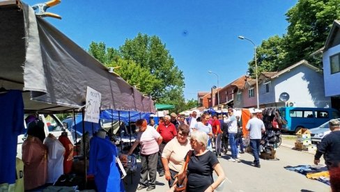 SVE JE SPREMNO ZA ĐURĐEVDANSKI VAŠAR: Paraćin, grad bogate vašarske tradicije (FOTO)
