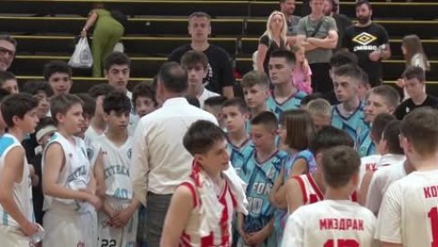 KOŠARKAŠKI TURNIR ZA KADETE U KRAGUJEVCU : Takmiči se podmladak iz Zvezde, Partizana i klubova iz inostranstva. KOŠARKAŠKI TURNIR ZA KADETE U KRAGUJEVCU : Takmiči se podmladak iz Zvezde, Partizana i klubova iz inostranstva.