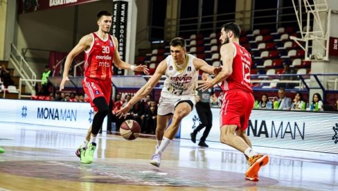 ZVEZDA PRIPALA DRAMA U ŽELEZNIKU: Crveno-beli 44. put u nizu pobedili FMP ZVEZDA PRIPALA DRAMA U ŽELEZNIKU: Crveno-beli 44. put u nizu pobedili FMP