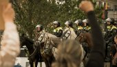 POLICIJA ODUZELA VOZAČKE Svadbena kolona blokirala grad - prolazili kroz crveno, vozili u suprotnom smeru