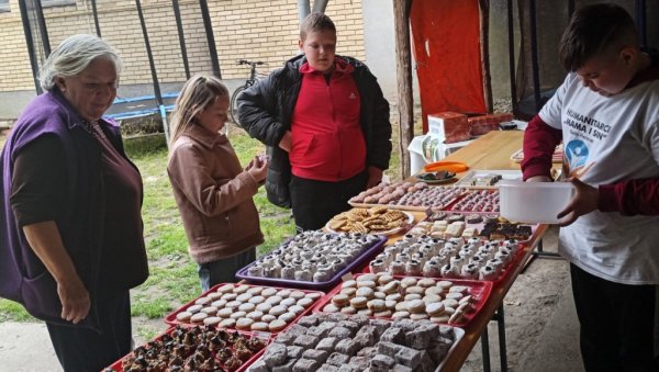 ПИСМО СТИГЛО НА МАРЕКОВ ИМЕНДАН: Теодора, повређена у паду надстрешнице, писала дечаку (13) ПИСМО СТИГЛО НА МАРЕКОВ ИМЕНДАН: Теодора, повређена у паду надстрешнице, писала дечаку (13)