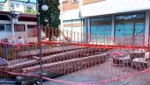 UKLONJENI OŠTEĆENI STUBOVI: Ponovo nesmetani prilaz lokalima u centru Kraljeva