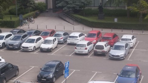 СТАНАРИ СТРОГОГ ЦЕНТРА НОВОГ САДА РЕШАВАЈУ ПРОБЛЕМ ПАРКИРАЊА: У три улице 83 места резервисана, а у још четири за особе са инвалидитетом СТАНАРИ СТРОГОГ ЦЕНТРА НОВОГ САДА РЕШАВАЈУ ПРОБЛЕМ ПАРКИРАЊА: У три улице 83 места резервисана, а у још четири за особе са инвалидитетом