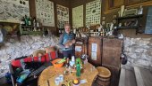 ЗДРАВ ЖИВОТ СЕ БЕРЕ РУКАМА: Небојша Стаменовић, Неша Травка и његова супруга Јелена оживљавају црквнео имање