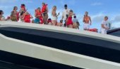 DRAMA NA MAJAMI BIČU: 32 osobe spasene sa jahte koja tone (FOTO/VIDEO)