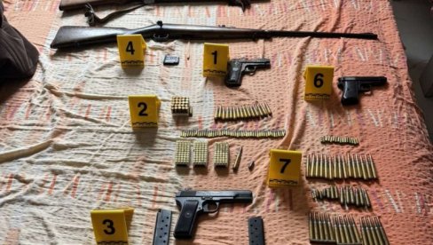 ХАПШЕЊЕ У ДАНИЛОВГРАДУ: Пронађено неколико цеви ХАПШЕЊЕ У ДАНИЛОВГРАДУ: Пронађено неколико цеви