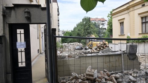 RAMPA ZA RADOVE  U KNEZA MILOŠA 42: Ministartvo juče reagovalo na zahteve stanara iz susedne zgrade