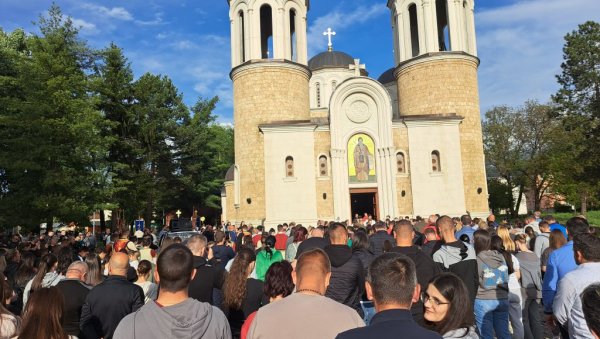 У БЕРАНАМА СВЕЧАНО ОБЕЛЕЖЕН ЂУРЂЕВДАН СЛАВА МАНАСТИРА ЂУРЂЕВИ СТУПОВИ: Славска свећа гори 812 лета! У БЕРАНАМА СВЕЧАНО ОБЕЛЕЖЕН ЂУРЂЕВДАН СЛАВА МАНАСТИРА ЂУРЂЕВИ СТУПОВИ: Славска свећа гори 812 лета!