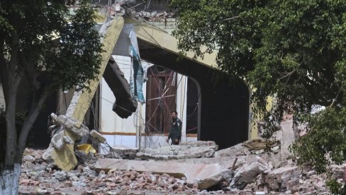 БУКТИ СУКОБ ИЗМЕЂУ ИНДИЈЕ И ПАКИСТАНА: Расте број мртвих - жестока размена ватре између нуклеарних сила БУКТИ СУКОБ ИЗМЕЂУ ИНДИЈЕ И ПАКИСТАНА: Расте број мртвих - жестока размена ватре између нуклеарних сила