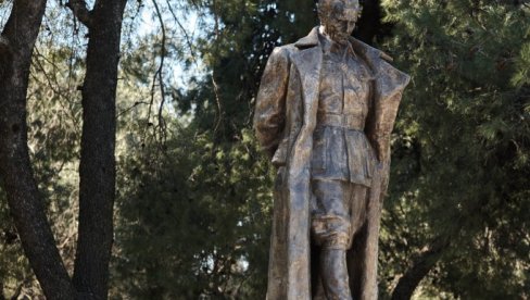 МУЈОВИЋ НЕ ДА ТИТА: Дајковић иницирао селидбу споменика Јосипа Броза МУЈОВИЋ НЕ ДА ТИТА: Дајковић иницирао селидбу споменика Јосипа Броза