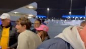 CEO SVET IM SE SMEJE: Navijači Intera izašli pre kraja ludog meča sa Barselonom, ovo se desilo kada su hteli da se vrate na tribinu (VIDEO) CEO SVET IM SE SMEJE: Navijači Intera izašli pre kraja ludog meča sa Barselonom, ovo se desilo kada su hteli da se vrate na tribinu (VIDEO)
