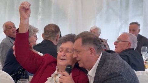 VESELO ZA ĐURĐEVDAN: Čuli ste kako peva Mile, a tek da čujete kako to radi mama Dodik (VIDEO) VESELO ZA ĐURĐEVDAN: Čuli ste kako peva Mile, a tek da čujete kako to radi mama Dodik (VIDEO)
