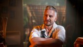 У СПОТУ НАШЕГ ПЕВАЧА ДЕВОЈКА КРЕИРАНА УЗ ПОМОЋ АИ: Нено Мурић спојио Сарајево са Сицилијом и Тосканом (ФОТО/ВИДЕО)