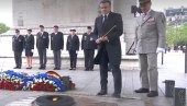 DA SE NE PONOVI ISTORIJA: Zapad, dan pre Istoka, slavi Dan primirja u Drugom svetskom ratu DA SE NE PONOVI ISTORIJA: Zapad, dan pre Istoka, slavi Dan primirja u Drugom svetskom ratu