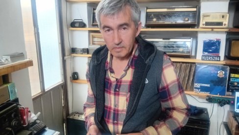 ZORAN VUKAJLOVIĆ, IZ PROKUPLJA, GOTOVO ŠEST DECENIJA POSVEĆEN JEDNOM HOBIJU: Još sam opčinjen malim ljudima iz radio-aparata (FOTO)
