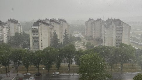 PRVI FRONT TUTNJI SRBIJOM, SPREMITE SE, STIŽE DRUGI: Poznato kada večeras počinje novo snažno nevreme (MAPE)