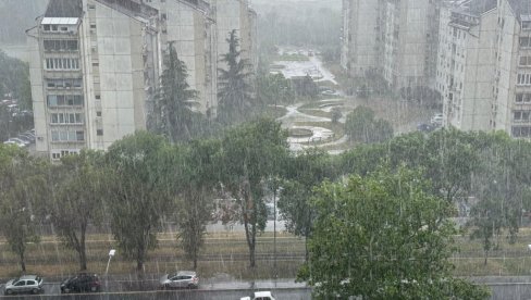 OČEKUJE NAS PROMENA VREMENA: Ovaj deo Srbije biće prvi na udaru pljuskova, ovako će se oblaci kretati po satima (FOTO) OČEKUJE NAS PROMENA VREMENA: Ovaj deo Srbije biće prvi na udaru pljuskova, ovako će se oblaci kretati po satima (FOTO)