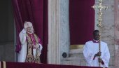 MIR SA SVIMA VAMA! Novi papa se obratio svetu sa balkona Sikstinske kapele: Dočekan gromoglasnim aplauzom (FOTO)
