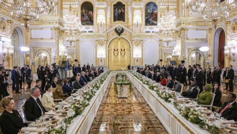 OVO JE MENI ZA PUTINOVE GOSTE: Ni najinstančaniji sladokusci mu ne bi odoleli OVO JE MENI ZA PUTINOVE GOSTE: Ni najinstančaniji sladokusci mu ne bi odoleli