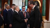 KRATAK RAZGOVOR LIDERA RUSIJE I SRBIJE: Putin posle večere pričao sa Vučićem (FOTO)