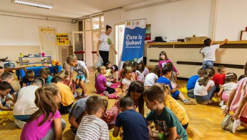 POSLE RUČKA - FAJRONT: Generalni štrajk u banjalučkim vrtićima, ograničen rad u 32 ustanove od 6 do 12 časova. Traže povećanje 20 odsto POSLE RUČKA - FAJRONT: Generalni štrajk u banjalučkim vrtićima, ograničen rad u 32 ustanove od 6 do 12 časova. Traže povećanje 20 odsto