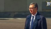 OVO JE SRPSKI PONOS: Trenutak kad je Vučić stigao na Paradu pobede (VIDEO)