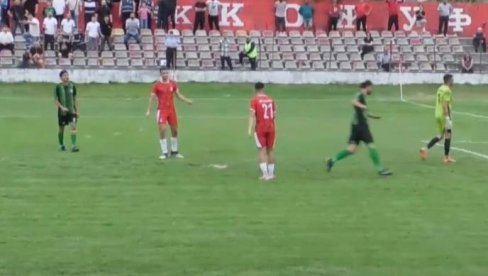 CIRKUS KAKAV FUDBAL NE PAMTI! Ceo svet se smeje komšijama, hitno poništili utakmicu (VIDEO) CIRKUS KAKAV FUDBAL NE PAMTI! Ceo svet se smeje komšijama, hitno poništili utakmicu (VIDEO)