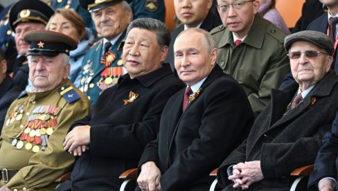 RUSKI MEDIJI BRUJE: Evo šta su radili Putin i Si tokom Parade pobede RUSKI MEDIJI BRUJE: Evo šta su radili Putin i Si tokom Parade pobede