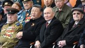 РУСКИ МЕДИЈИ БРУЈЕ: Ево шта су радили Путин и Си током Параде победе