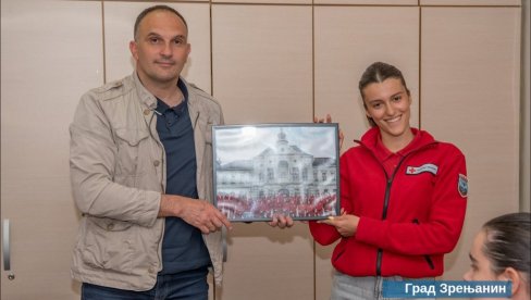 PROJEKAT OMLADINSKOG CENTRA U PUPINOVOJ KUĆI: Svetski dan Crvenog krsta u Zrenjaninu PROJEKAT OMLADINSKOG CENTRA U PUPINOVOJ KUĆI: Svetski dan Crvenog krsta u Zrenjaninu