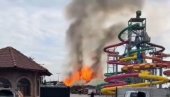 ВАТРЕНА СТИХИЈА ГУТА СВЕ ПРЕД СОБОМ: Гори познати аквапарк у Србији (ВИДЕО) ВАТРЕНА СТИХИЈА ГУТА СВЕ ПРЕД СОБОМ: Гори познати аквапарк у Србији (ВИДЕО)